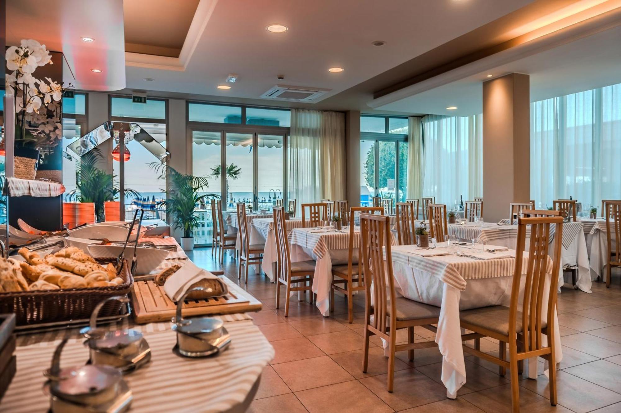 Hotel Orizzonte ลิโดดิเยโซโล ภายนอก รูปภาพ